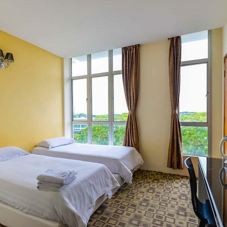 Fumah Hotel Шах Алам Екстериор снимка